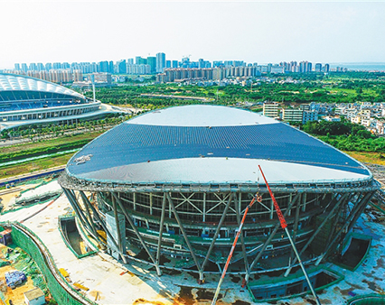 ?？谖逶春游捏w中心二期體育館鋼結(jié)構(gòu)主體封頂