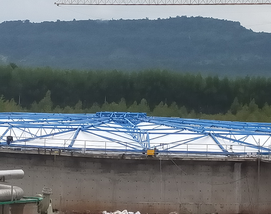 佛蘭公司在老撾沙灣隨動式污水池反吊膜加蓋工程圓滿完工！