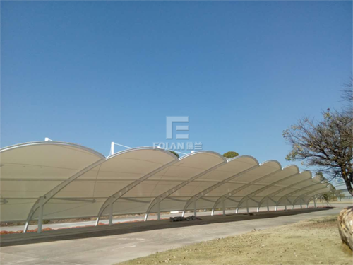 秋高氣爽，愛(ài)車(chē)還在外曝曬雨淋？佛蘭空間為您支招膜結(jié)構(gòu)停車(chē)棚