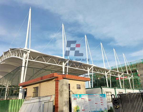 瓊中膜結構足球場