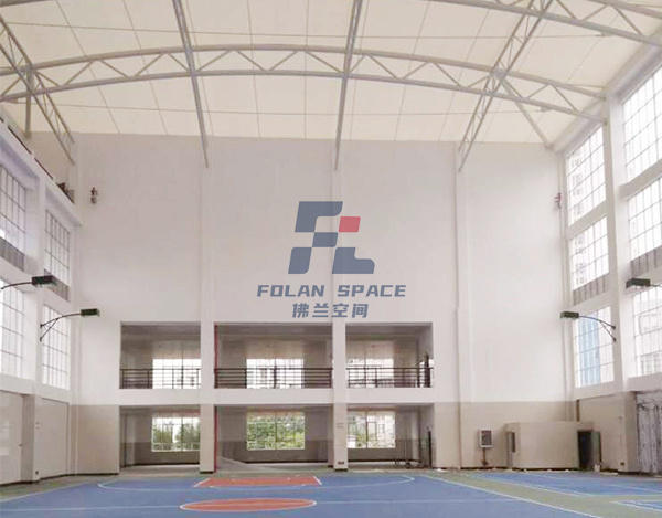 云南曲靖財經(jīng)學?；@球場